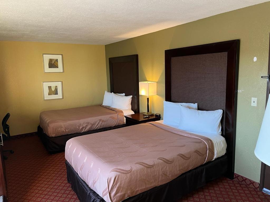Hutchi Bell Hotel South Hutchinson Eksteriør billede
